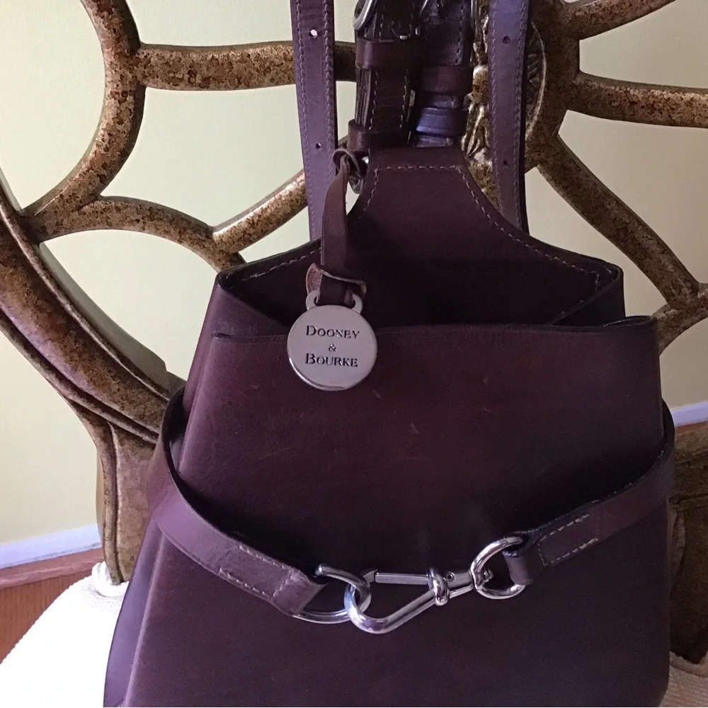 Dooney & Bourke Alto Brown Leather Backpack with High-Quality Finish - Picture 3 of 10